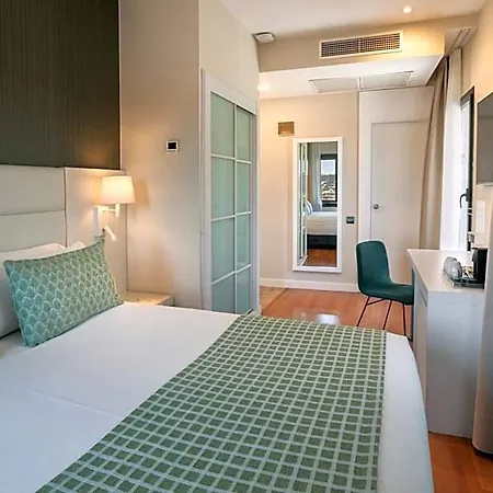Catalonia Plaza Mayor 4*