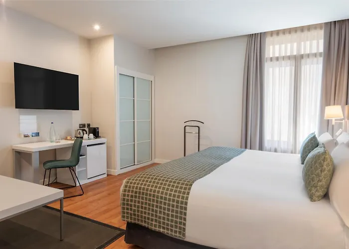 Catalonia Plaza Mayor 4*