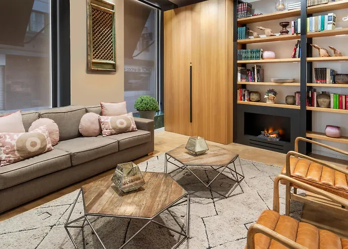 Отель Catalonia Plaza Mayor