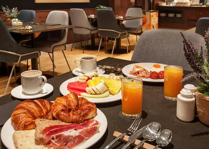 Отель Catalonia Plaza Mayor 4*