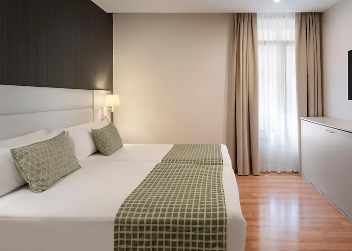 Отель Catalonia Plaza Mayor