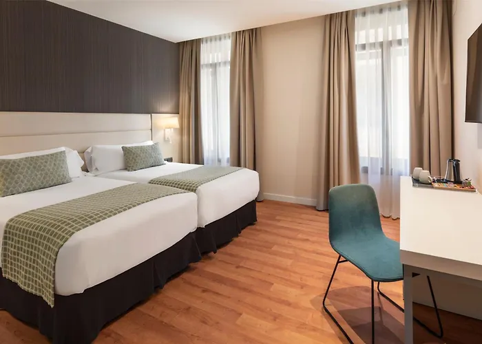 Отель Catalonia Plaza Mayor 4*
