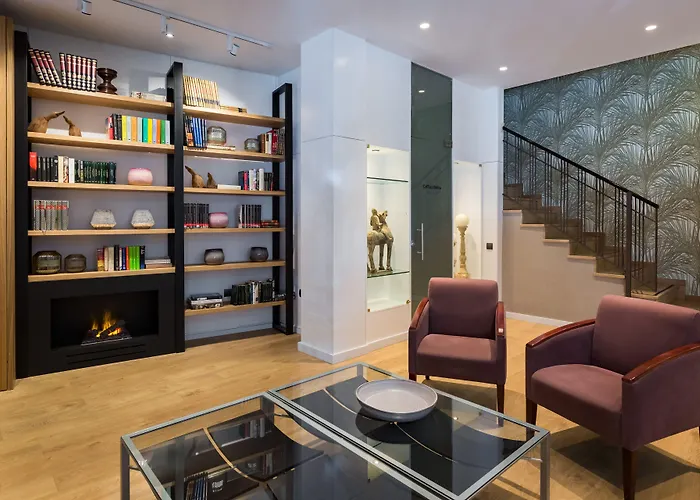 Отель Catalonia Plaza Mayor