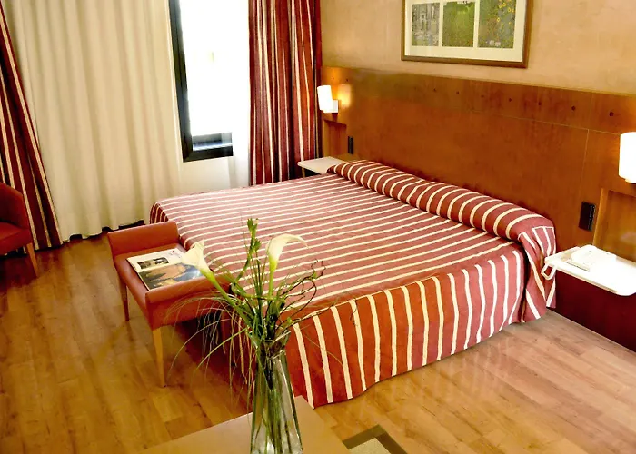 Отель Catalonia Plaza Mayor Саламанка