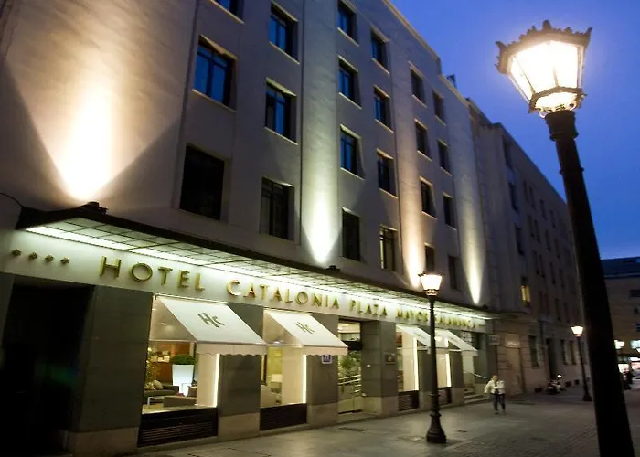 Отель Catalonia Plaza Mayor